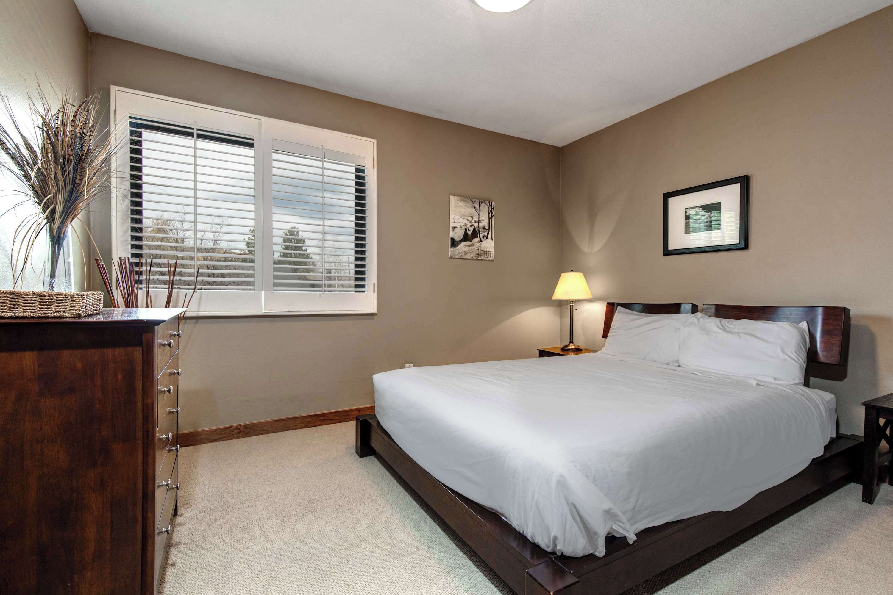 3 bedrooms, desk, iron/ironing board, WiFi
