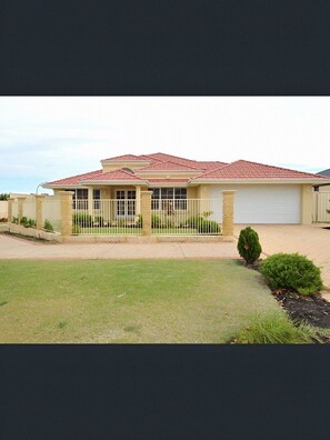 Exterior - Duble Room Near Stunning Beache in quaint Baldivis (Baldivis)