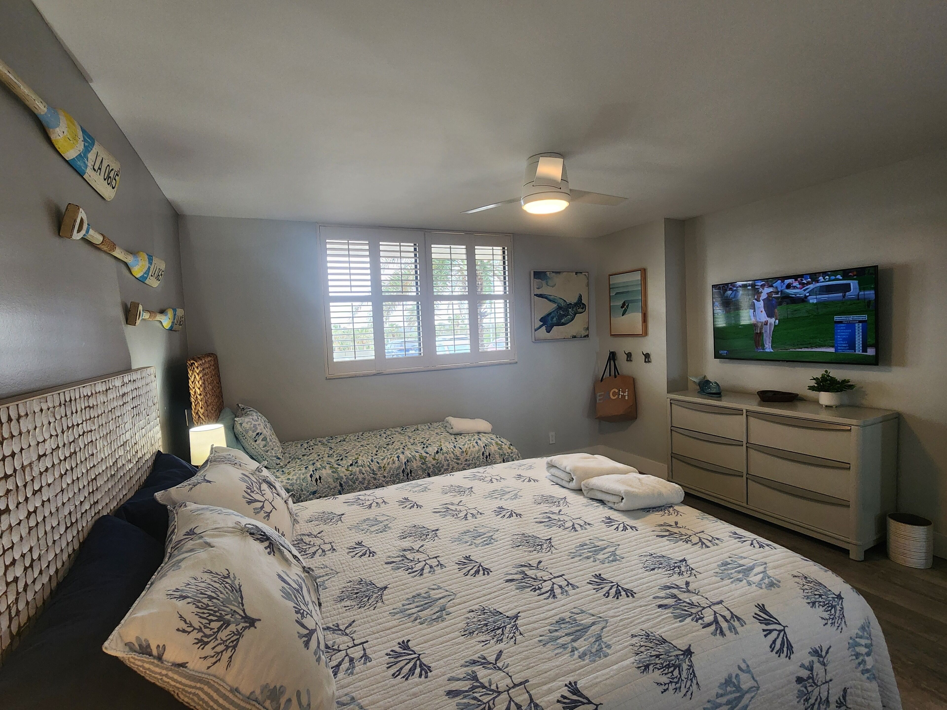 Iron/ironing board, WiFi, bed sheets