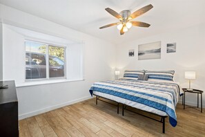 1 habitación, tabla de planchar con plancha, wifi gratis y ropa de cama 