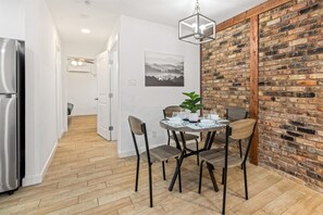 Dining - Pet-Friendly Montrose 1BR | Museums| Free Parking newly renovated M2 (Houston)