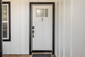 Exterior detail - Great Location, near Coffee shops<br>Pet-Friendly, 1BR | Museum District | Free Parking<br>newly renovated (Houston)