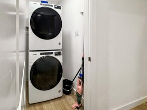 Interior - Great Location, near Coffee shops<br>Pet-Friendly, 1BR | Museum District | Free Parking<br>newly renovated (Houston)