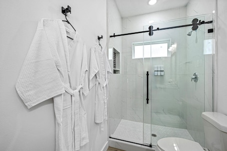 Hair dryer, towels. Near Downtown - Pet-Friendly 1BR |Wi-Fi | Free Parking<br>newly renovated