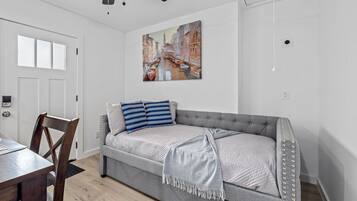 1 bedroom, iron/ironing board, free WiFi