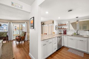 Fridge, microwave, oven, stovetop - Spacious Recently Updated Bayside 3 Bedroom (Ocean City)