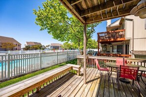 Outdoor dining - Spacious Recently Updated Bayside 3 Bedroom (Ocean City)