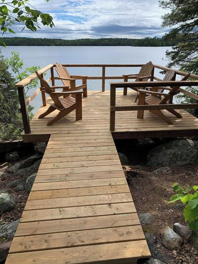 Comfy Lakefront Cabin located 20 minutes North of Kenora Ontario