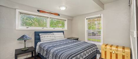 Iron/ironing board, free WiFi, bed sheets