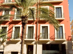 Apartment | Exterior - Superior Apartment With Jacuzzi (Alicante)