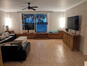 Living area - Happy Days On The Beach at Bulwer Moretonisland (Bulwer)