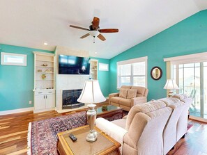 TV, fireplace, DVD player, offices - | Azure Haven, Roof top deck, pool & spa (St. Augustine)