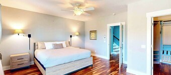 | Azure Haven, Roof top deck, pool & spa