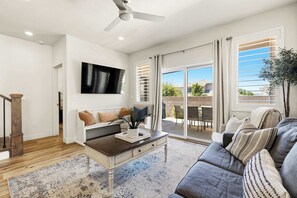 TV - The Retreat Resort Amenities New Listing (Washington)