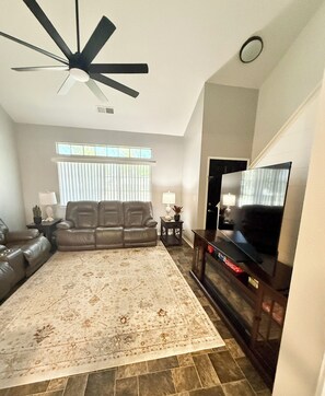 Living area - Spacious family home with game room and fenced  yard. (Chico)
