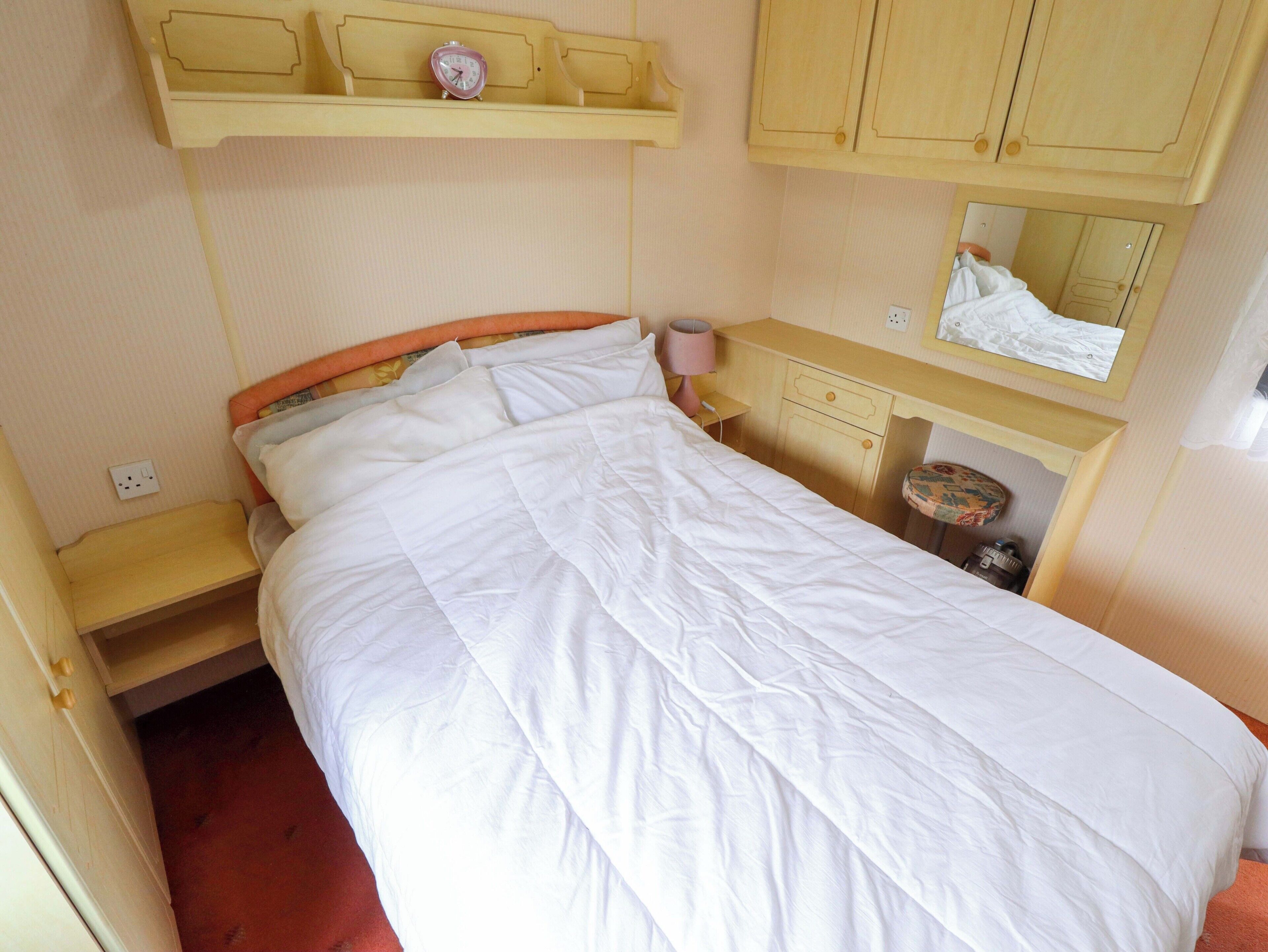 2 bedrooms, individually decorated, individually furnished