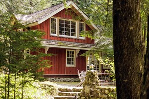 Exterior - Waterfront lodge on 24 acres with patio & fireplace (Rhododendron)