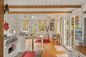 Fridge, microwave, oven, stovetop - Waterfront lodge on 24 acres with patio & fireplace (Rhododendron)