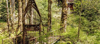 Waterfront lodge on 24 acres with patio & fireplace