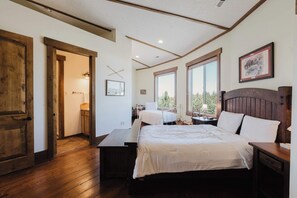 Tabla de planchar con plancha, wifi y ropa de cama 