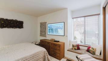 Iron/ironing board, travel crib, WiFi, bed sheets