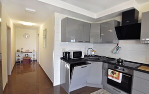 Departamento, 1 habitación, patio, vista al jardín | Interior