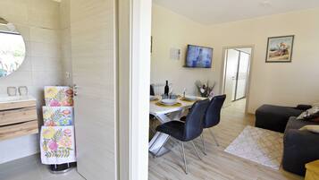 Apartment, 1 Schlafzimmer, Terrasse, Gartenblick | Wohnzimmer