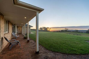 Terrace/patio - Wingana Homestead - Scenic Views, Bundanoon (Wingecarribee)