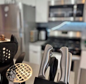 Private kitchen - Spacious 3-bedroom apartment in Manhattan with fired place and Gym (New York)