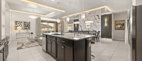 Casa (Multiple Bedrooms) | Parte interna