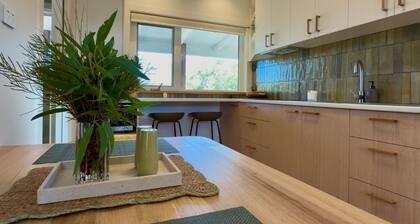 Yarnbala Guesthouse in Coffin Bay | Overlooking Coffin Bay National Park