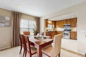 Dining - Casa Gregario - Beautiful Condo in Spanish Walk Neighborhood (Palm Desert)