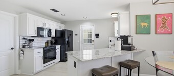 Big Cat Bungalow Stylish Retreat Near LSU