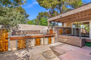 Terrace/patio - Vegas Oasis | 10 Mi To Strip | Patio | Wood Stove (Las Vegas)