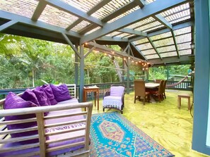 Outdoor dining - Ocean View Solar-Powered Jungle Retreat (Pāhoa)