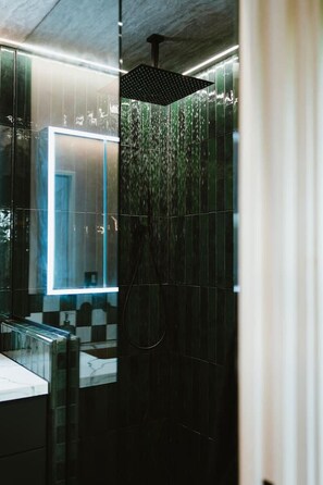 Hair dryer, towels - The Ember Cabin | Cabin· Farm · Ohio (Leetonia)