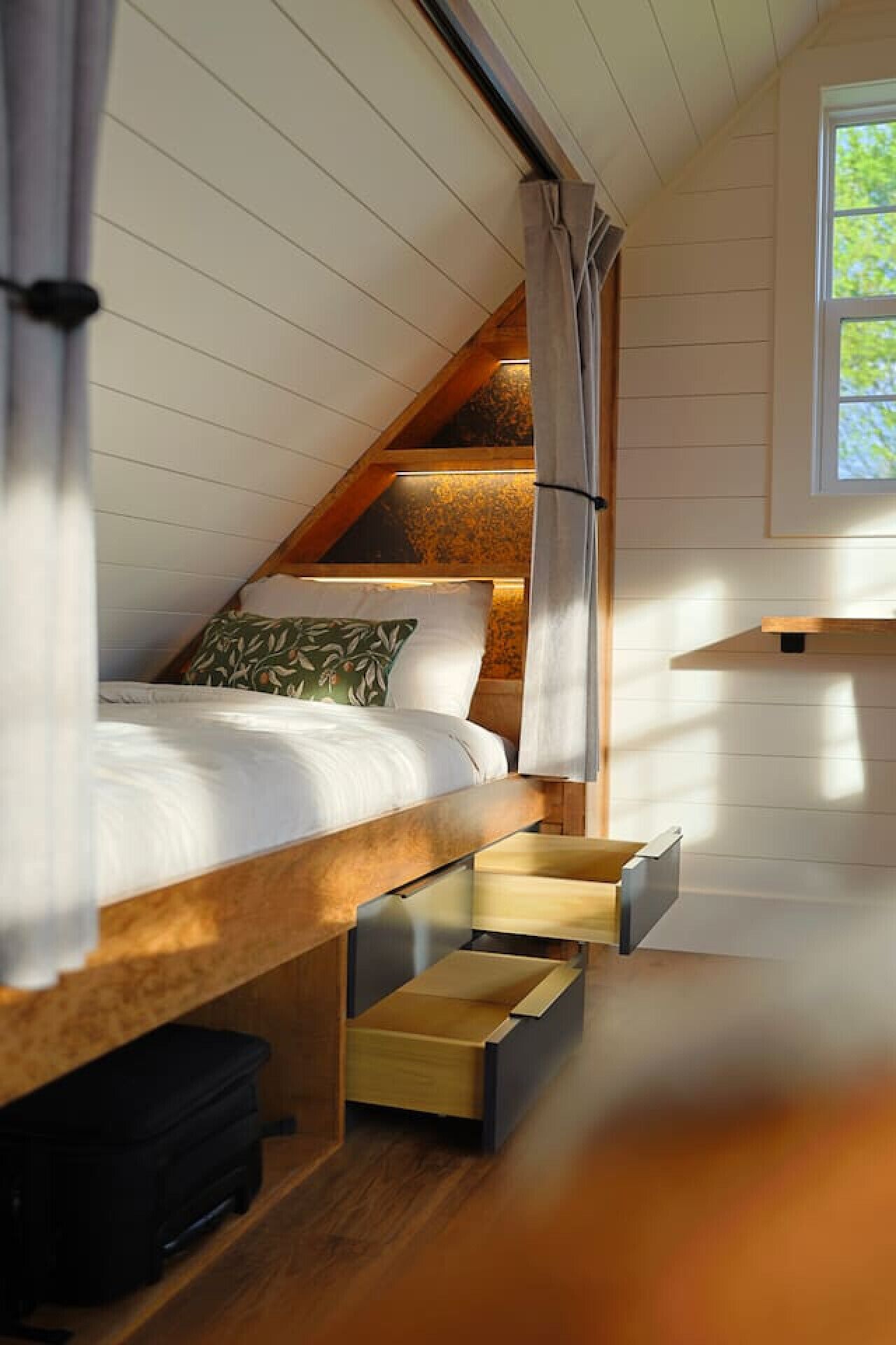 2 bedrooms, desk, travel crib, WiFi