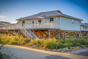 Exterior - Sitt & Swann · New Listing! Steps To Beach · Gulf Views (Gulf Shores)