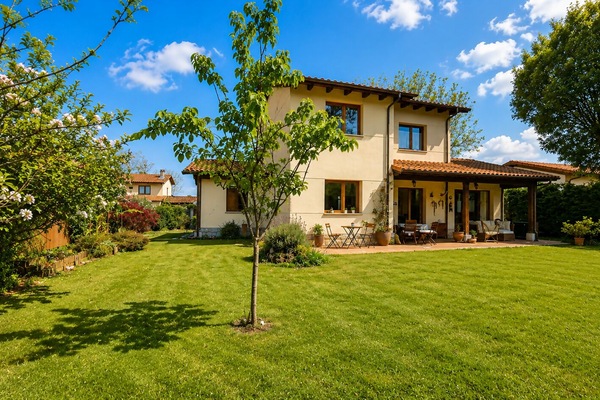 Property building,Garden,Balcony/Terrace,Living room,Dining area,Garden view