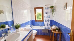 Bathroom - Pría vacation home (Pesa De Pria)