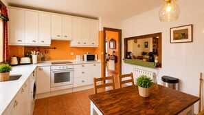 Refrigerador, microondas, horno y lavavajillas 
