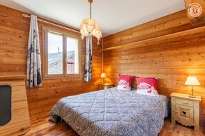 Iron/ironing board, travel cot, free WiFi - Vrbo Property (VAL CENIS)