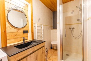Shower, hair dryer - Vrbo Property (VAL CENIS)