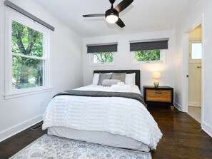 3 bedrooms, iron/ironing board, free WiFi, bed sheets - Modern Home Near HPU + Market + Downtown (High Point)
