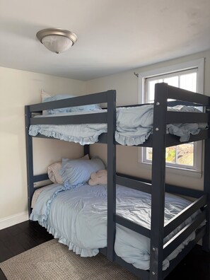 3 bedrooms, WiFi, bed sheets