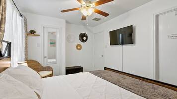 Iron/ironing board, travel cot, free WiFi, bed sheets
