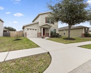 Exterior - The Oaks at Burnell – Private Houston Home (Houston)