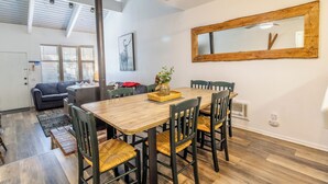 A dining area with a wooden table, chairs, and a ceiling fan. - Centrally Located Townhouse - Jacuzzi & Parking! (Mammoth Lakes)
