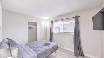 2 bedrooms, desk, iron/ironing board, free WiFi