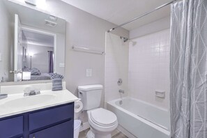 Hair dryer, towels, soap, shampoo - The Desert Modern Near Strip! Sleeps 6! (Las Vegas)